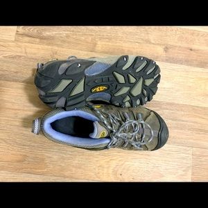 Keen size 7 hiking shoe